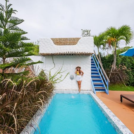 Le Resort And Villas Rawai Dış mekan fotoğraf A pool at a resort in Phuket, Thailand