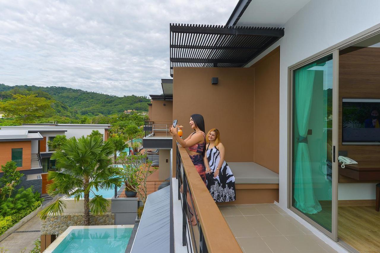 Le Resort And Villas Rawai Dış mekan fotoğraf A balcony