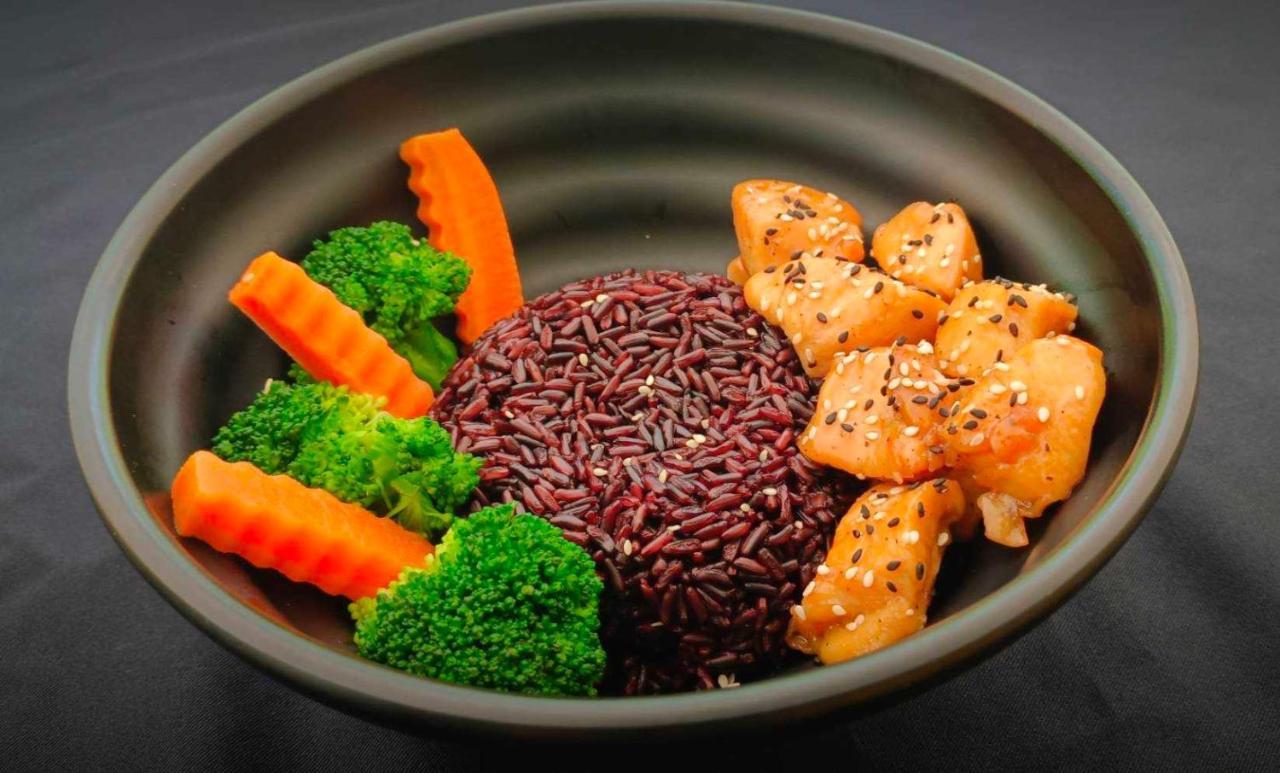 Le Resort And Villas Rawai Dış mekan fotoğraf Black rice with salmon