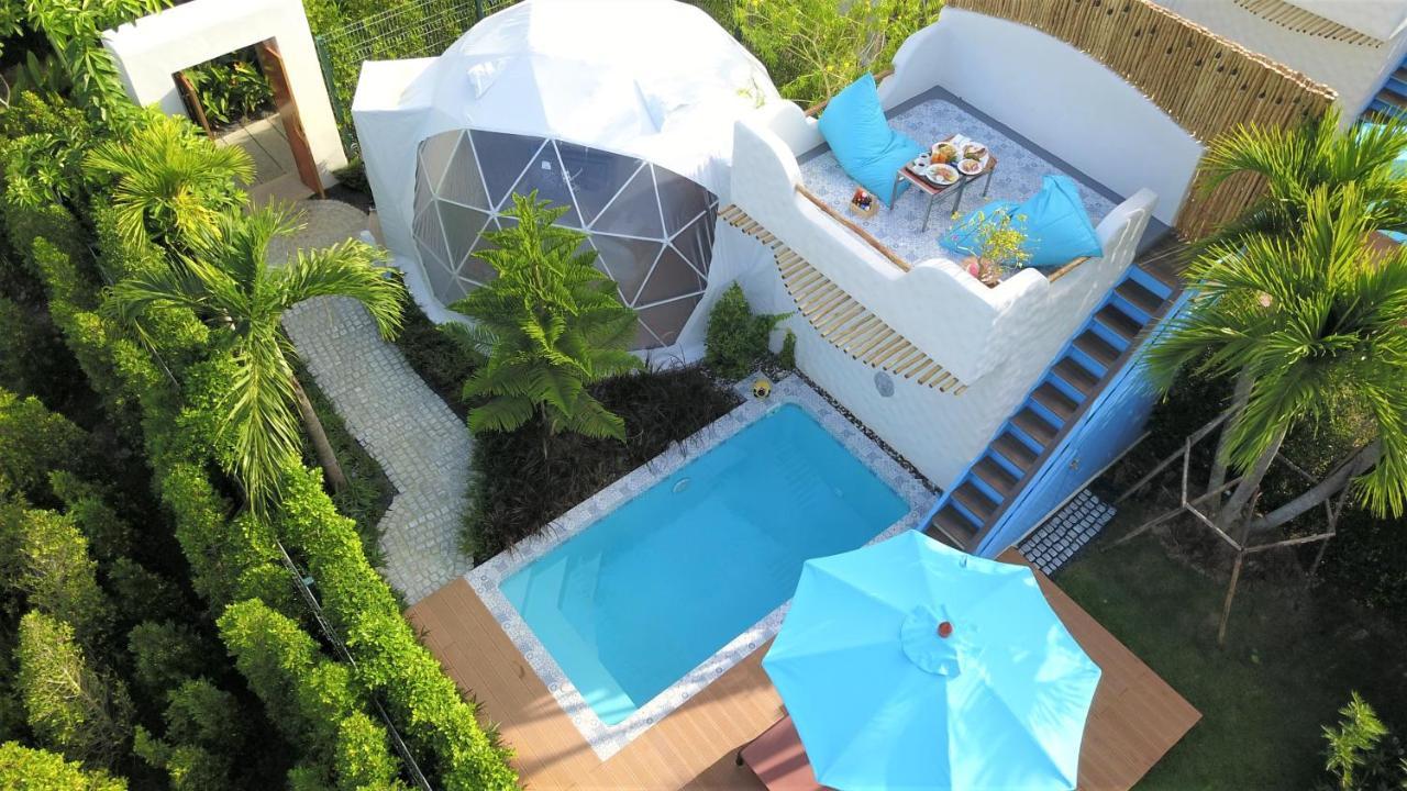 Le Resort And Villas Rawai Dış mekan fotoğraf A dome with a swimming pool