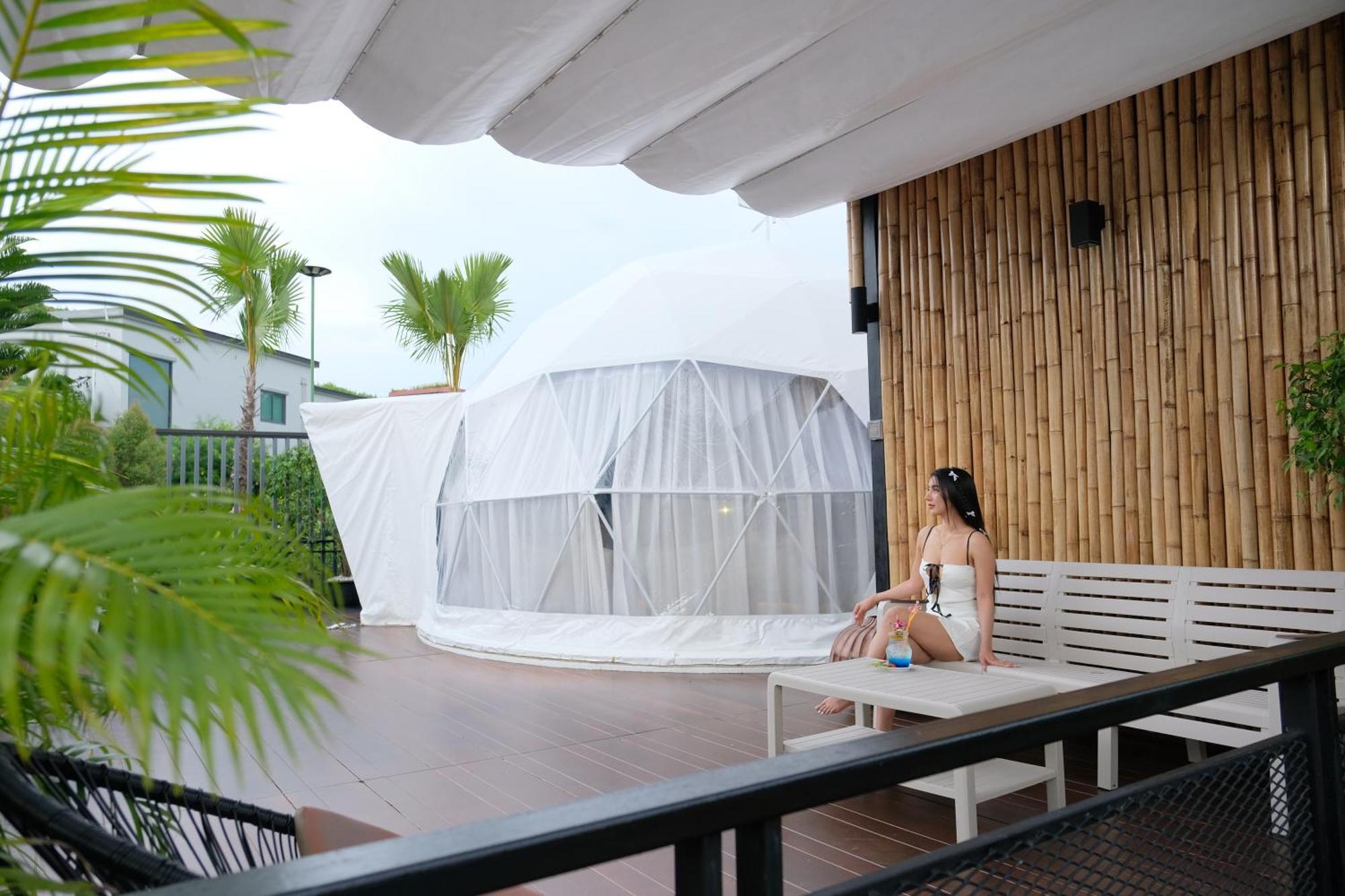 Le Resort And Villas Rawai Dış mekan fotoğraf The Bubble Hotel