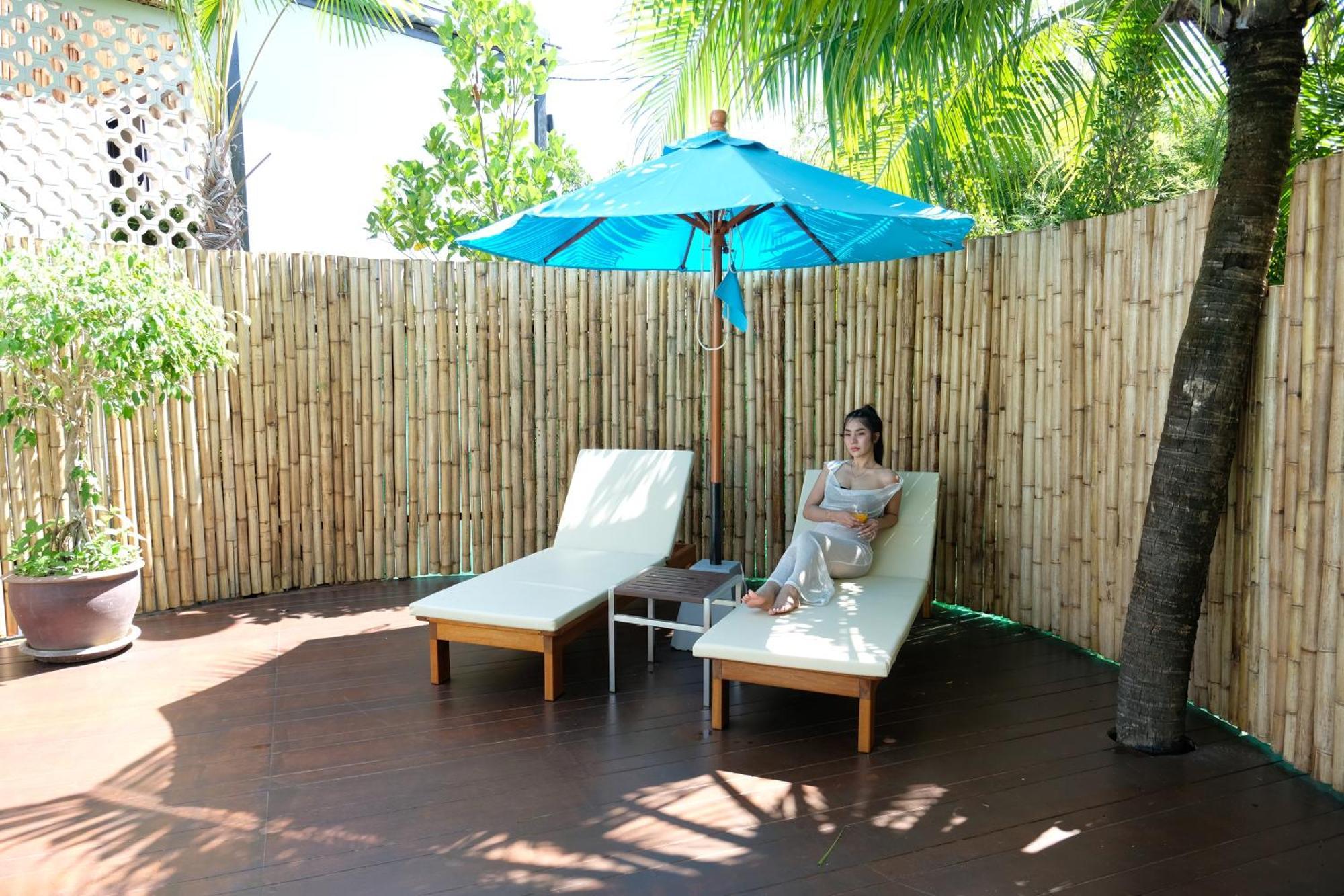 Le Resort And Villas Rawai Dış mekan fotoğraf A bamboo fence