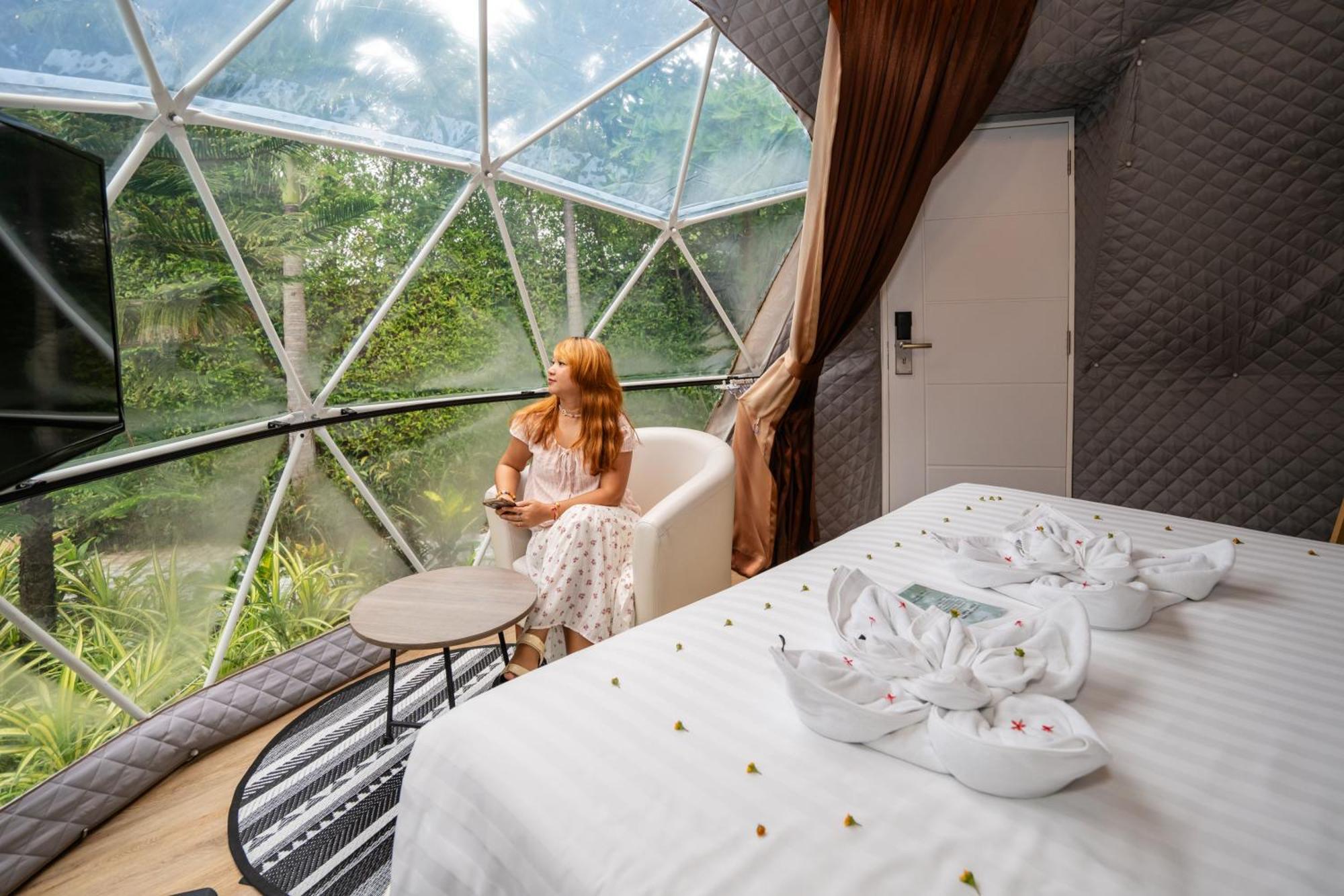 Le Resort And Villas Rawai Dış mekan fotoğraf The interior of a glass dome
